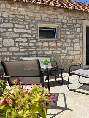 Popločani dio dvorišta ili vanjski dio objekta Holiday house Misetic