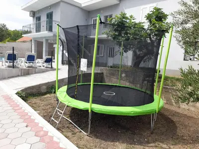 Dječje igralište u objektu Holiday House Kostanje
