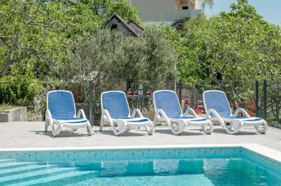Bazen u objektu Holiday House Kostanje ili u blizini