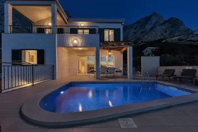 Bazen u objektu Villa Magico with pool and fantastic seaview ili u blizini