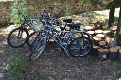 Vožnja biciklom pokraj objekta Apartment Hvar Bike ili u blizini