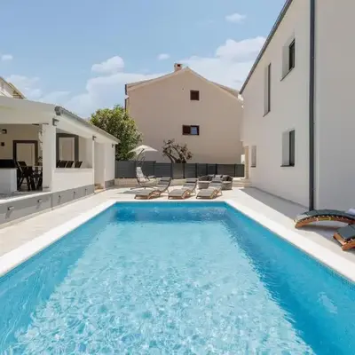 4 Bedroom Awesome Home In Podstrana