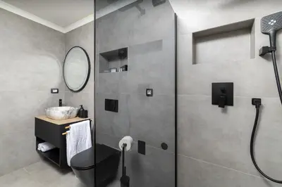 Kupaonica u objektu Apartments Belic with pool