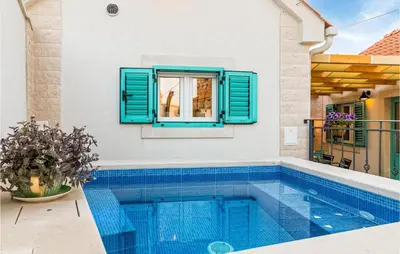 Bazen u objektu 2 Bedroom Beautiful Home In Nerezisca ili u blizini