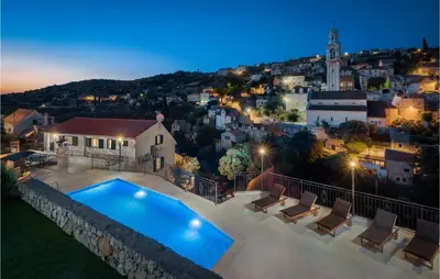 Bazen u objektu Villa Luka Brac ili u blizini