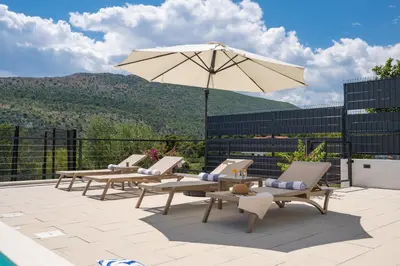 Pogled na planine ili pogled na planine iz vila