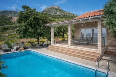 Pogled na planine ili pogled na planine iz vila
