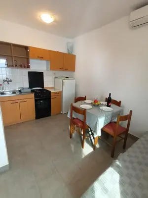 Kuhinja ili čajna kuhinja u objektu Apartment Ljube small