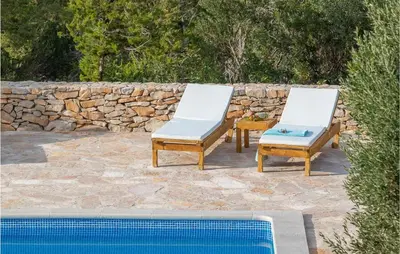 Bazen u objektu Villa Mario ili u blizini