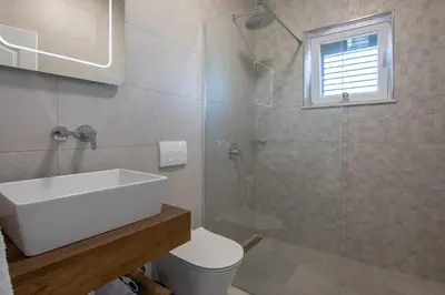 Kupaonica u objektu Ferienhaus Luisa Insel Brac - Kamin, Pool, Grill, Olivengrundstück