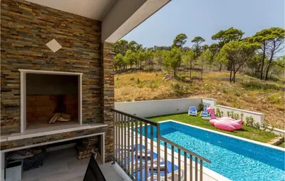 Bazen u objektu Villa Moroso ili u blizini