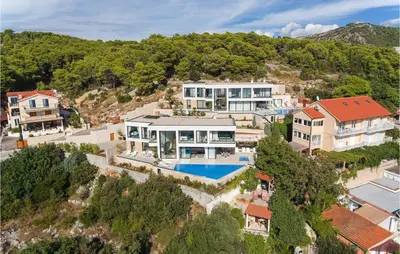 Bazen u objektu Villa Afrodita ili u blizini