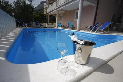 Bazen u objektu Apartments Ivančić ili u blizini