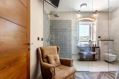 Kupaonica u objektu Phenomenal Pucisca Villa Lighthouse St Nicholas 2 Bedrooms Floor Heating