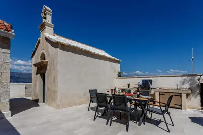 Zgrada u kojoj se nalazi apartman