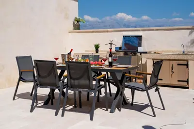 Balkon ili terasa u objektu Phenomenal Pucisca Villa Lighthouse St Nicholas 2 Bedrooms Floor Heating