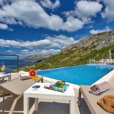 Villa Skyview mit Infinitypool und Panorama Meerblick