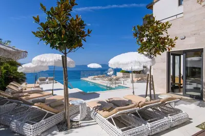 Bazen u objektu Gallery Luxury Suites & Rooms-Only Adults ili u blizini