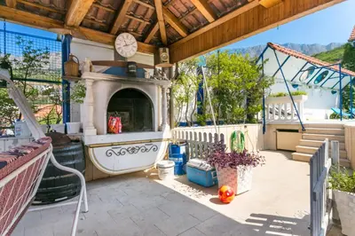 Vrt u objektu Family-friendly apartments with swimming pool Sumpetar, Omis - 21633