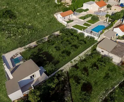 Bazen u objektu Villa Lilin San ili u blizini