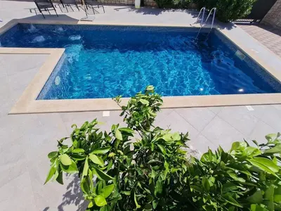Bazen u objektu Luxury apartman Ani Sutivan Brač s bazenom i jacuzzijem ili u blizini