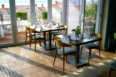 Restoran ili neka druga zalogajnica u objektu Apartments Villa Azzurra Bol