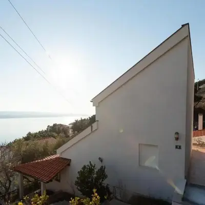 Family-friendly apartments with swimming pool Marusici