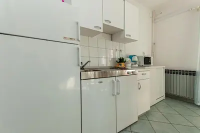 Kuhinja ili čajna kuhinja u objektu Apartments Near Beach