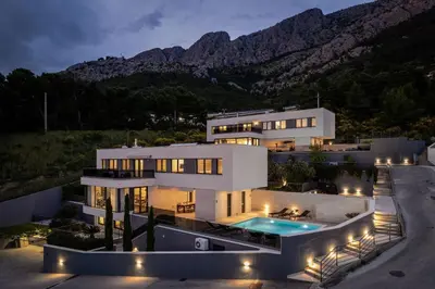 Pogled na planine ili pogled na planine iz vila