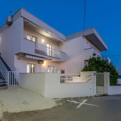 Family friendly house with a swimming pool Podstrana