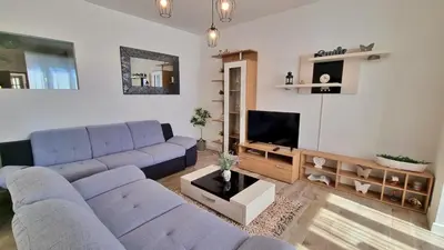 TV i/ili zabavni centar u objektu Three-Bedroom Apartment close to the Omis beach
