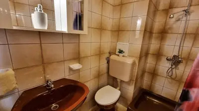 Kupaonica u objektu Three-Bedroom Apartment close to the Omis beach