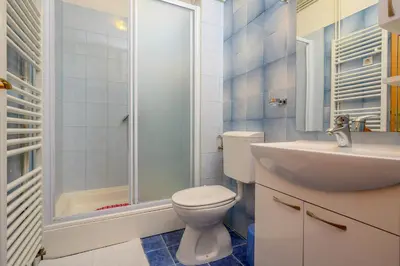 Kupaonica u objektu Apartments Jurić