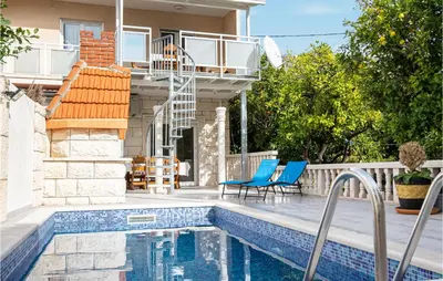 Bazen u objektu Gorgeous Home In Podstrana ili u blizini