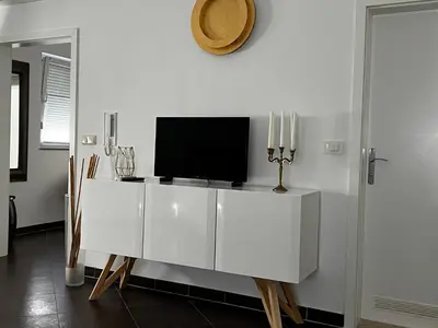 TV i/ili zabavni centar u objektu Kavajin Rooms