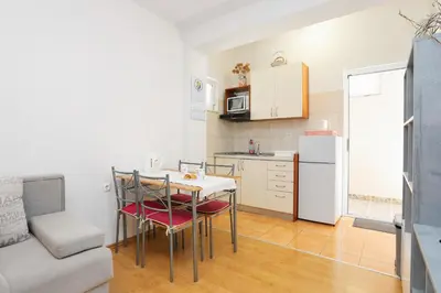 Kuhinja ili čajna kuhinja u objektu Apartments by the sea Baska Voda, Makarska - 21774