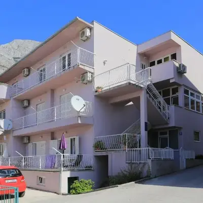 Apartments by the sea Baska Voda