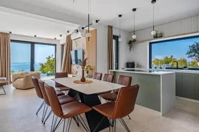 TV i/ili zabavni centar u objektu Stylish Villa Olea with heated pool and panoramic sea views
