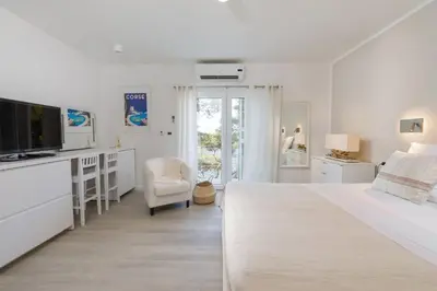 Krevet ili kreveti u jedinici u objektu Magnificent Seafront Villa 10 Bedrooms Pakleni View