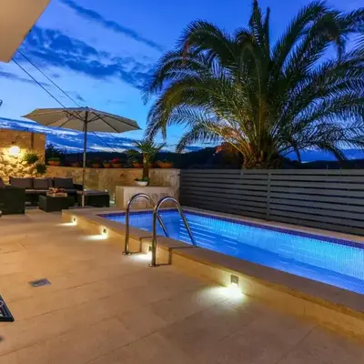 Villa Capitis in the Centre - Deluxe Apartment with Swimming Pool