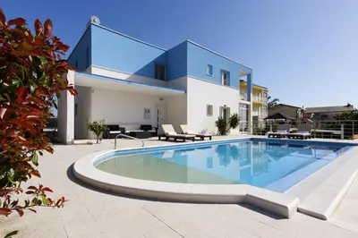 Bazen u objektu Villa Mermaid - Heated Pool, Sea Views & Beach 120m I Split Riviera ili u blizini