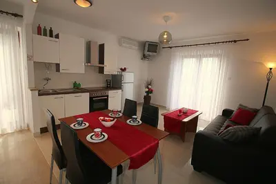 Kuhinja ili čajna kuhinja u objektu Villa Renipol Adults only