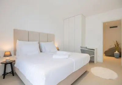 Krevet ili kreveti u jedinici u objektu Beautiful Seafront Split Villa 9 Bedrooms Bellamar Vista Retreat