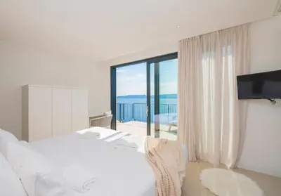 Krevet ili kreveti u jedinici u objektu Beautiful Seafront Split Villa 9 Bedrooms Bellamar Vista Retreat