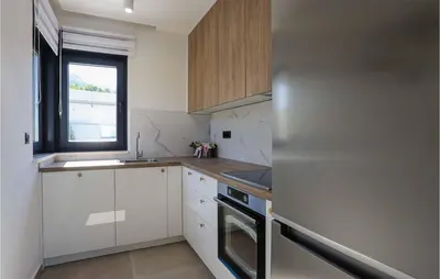Kuhinja ili čajna kuhinja u objektu Beach Front Home In Podstrana
