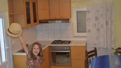 Kuhinja ili čajna kuhinja u objektu Studio Stomorska with sea view10