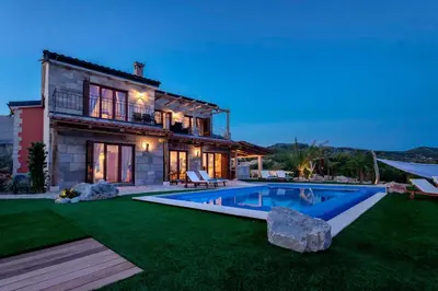 Bazen u objektu Astounding Hvar Villa 4 Bedrooms Villa Crystal Hvar 1 Mesmerizing Sea View ili u blizini