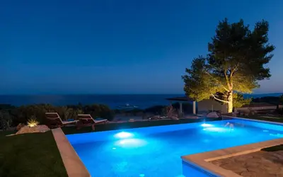 Bazen u objektu Astounding Hvar Villa 4 Bedrooms Villa Crystal Hvar 1 Mesmerizing Sea View ili u blizini