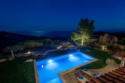 Bazen u objektu Astounding Hvar Villa 4 Bedrooms Villa Crystal Hvar 1 Mesmerizing Sea View ili u blizini
