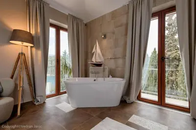 Kupaonica u objektu Beautiful Hvar Villa 4 Bedrooms Villa Stone Pine Private Infinity Pool